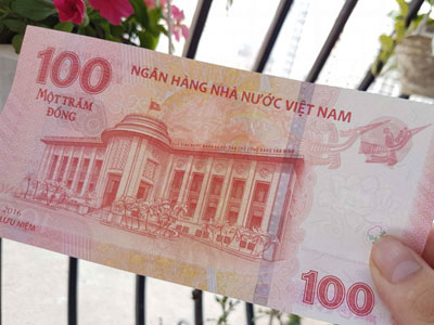 Tiền giấy 100 đồng lưu niệm lên giá gấp đôi sau một năm ra mắt