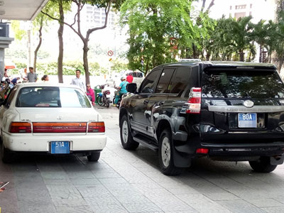 Vỉa hè trung tâm Sài Gòn bị tái chiếm