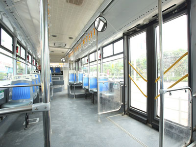Buýt nhanh Hà Nội vắng khách dù đi làn riêng
