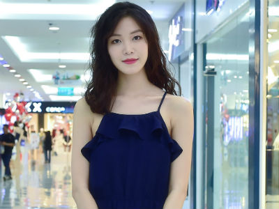 Hoa hậu Thùy Dung diện váy hai dây hiếm hoi đi sự kiện