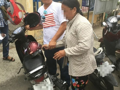Bình Dương: "Nữ quái" 70 tuổi chuyên giật vé số người nghèo bằng chiêu giả từ thiện sa lưới