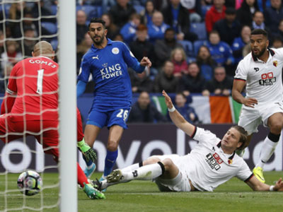 Leicester trụ lại Ngoại hạng Anh sớm ba vòng đấu
