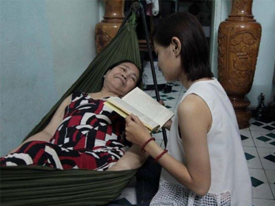 Sinh viên với nghề đọc sách thuê: Kiếm tiền, học điều hay, nói không với sex