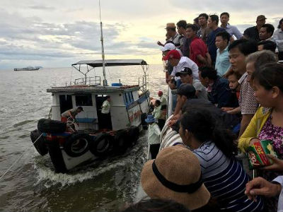 Hơn 300 khách hoảng loạn trên tàu gặp sự cố khi ra biển Phú Quốc