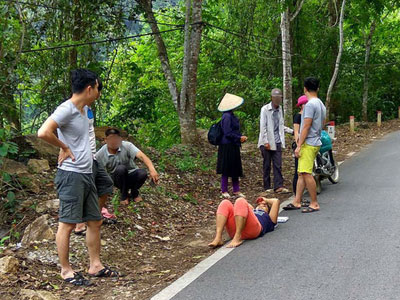 Nếu chồng đề nghị nhảy khỏi ô tô đang lao dốc, bạn có đủ tin tưởng để hành động như cô vợ này?