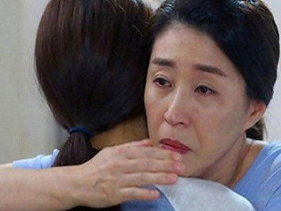 "Thôi con ạ, về nhà với mẹ chồng cho êm nhà êm cửa..."