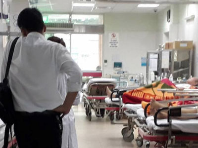 Vụ uy hiếp bác sĩ, chém bệnh nhân: "Đám côn đồ quá hung hãn"