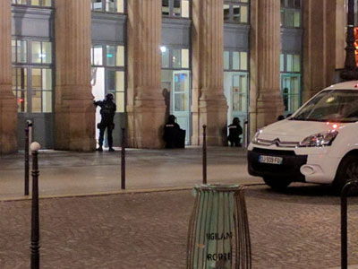 Nhà ga chính ở Paris sơ tán vì "ba phần tử nguy hiểm"