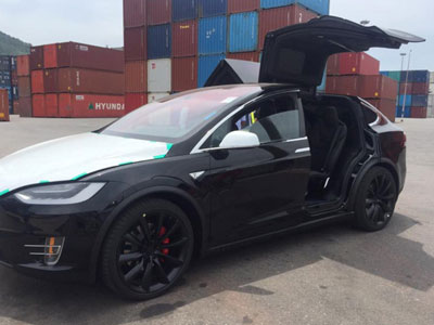 Ôtô điện Tesla Model X đầu tiên về Việt Nam