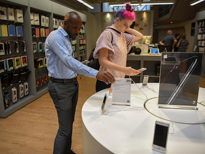 Vì sao người dùng vẫn đổ xô mua sản phẩm của Apple?