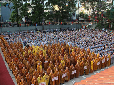 Hình ảnh: Tăng ni, Phật tử cả nước mừng đại lễ Phật đản năm 2017