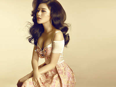 Huyền My táo bạo khoe ngực đầy sexy trong bộ ảnh mới