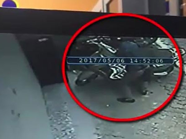 Clip: "Đạo chích" bẻ khóa xe Lead cực nhanh ngay giữa phố Hà Nội