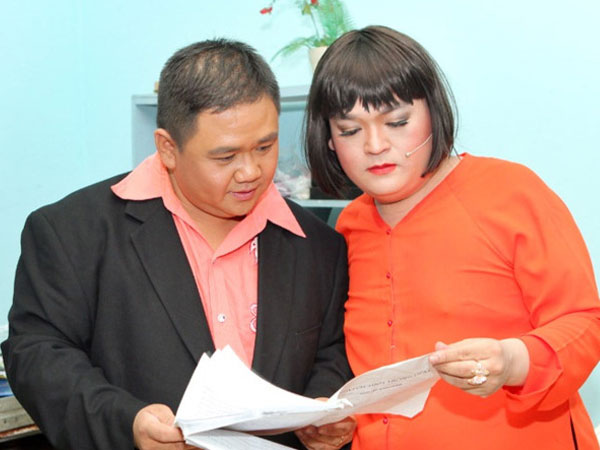 Diễn viên đồng loạt bỏ sân khấu của Minh Béo