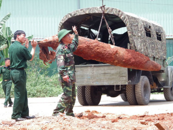 Quả bom 500 kg trong đất nhà dân