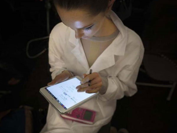 Sexting đe dọa giới trẻ Anh