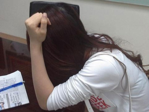 Vào nhầm phòng nhà nghỉ, cô gái vô tư làm chuyện ấy với trai lạ vì tưởng người yêu