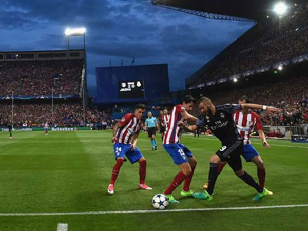 Zidane bất ngờ vì pha solo quyết định của Benzema