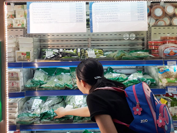 Dân Sài Gòn đổ xô mua rau hữu cơ giá gần 120.000 đồng/kg