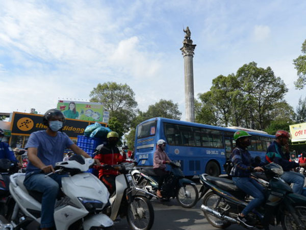 Khi xây cầu vượt, tượng đài đi đâu?