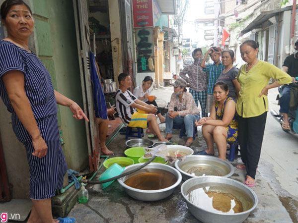 Vì sao nước sinh hoạt đóng cặn như bùn?