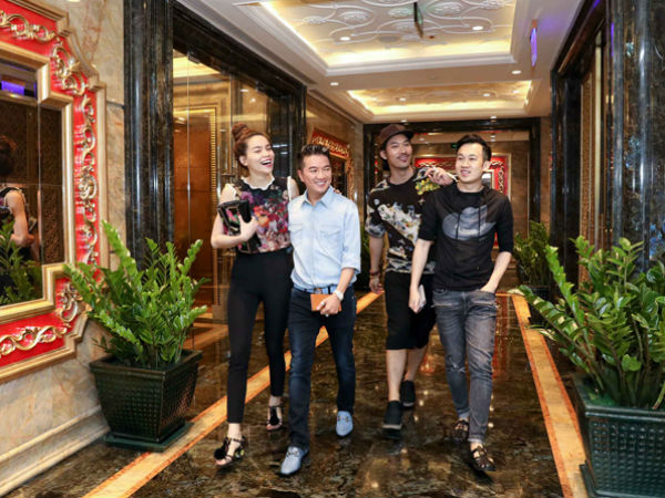 Hà Hồ, Lý Quí Khánh tặng toàn bộ hoa cho dạ tiệc của Mr. Đàm, Dương Triệu Vũ