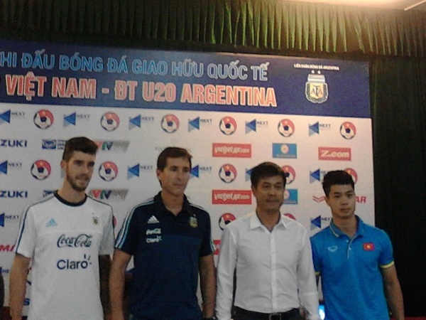 HLV U20 Argentina không đánh vần được tên Công Phượng