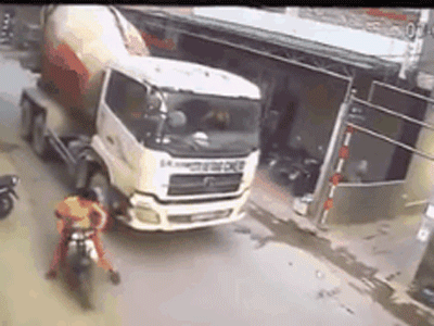 Triệu tập tài xế xe bồn cố tình đánh lái đè xe máy của người phụ nữ đèo con nhỏ