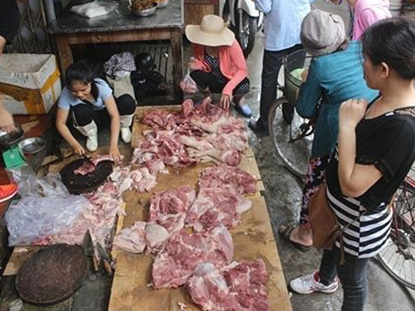 Vụ hắt dầu luyn vào thịt lợn ở Hải Phòng: Hai người phụ nữ sẽ phải chịu mức án như thế nào?