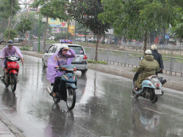 Đêm nay Bắc Bộ có mưa giông rất mạnh