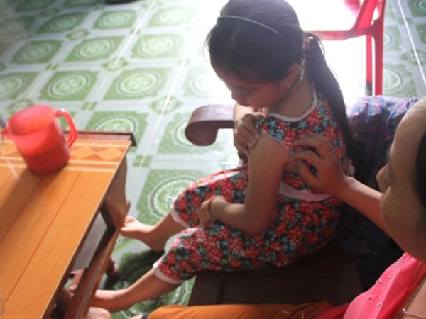 Lời kể của bé gái nghi suýt bị kẻ lạ mặt tiêm thuốc mê để bắt cóc