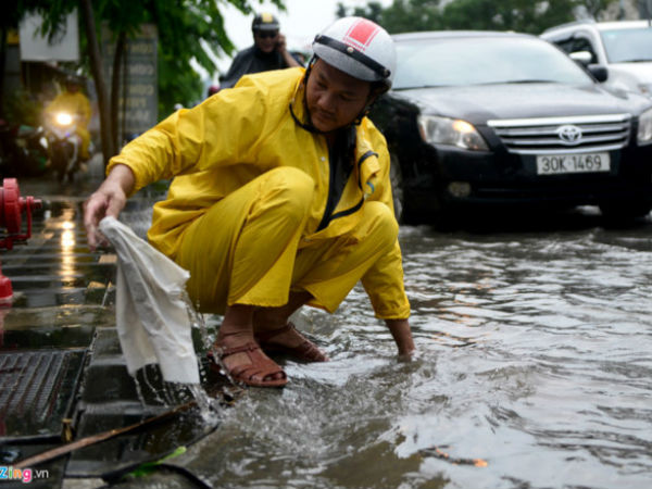 Chưa vào mùa mưa, Sài Gòn đã lo ứng cứu 40 điểm ngập nặng