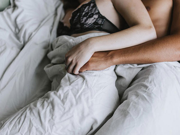 Làm những điều này khi quan hệ, bạn sẽ không bao giờ đau đầu gối