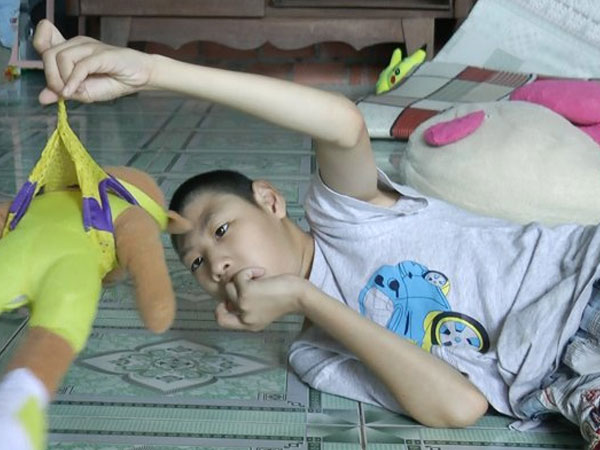 Tiết lộ giật mình người cha thi hát chữa bệnh teo não cho con