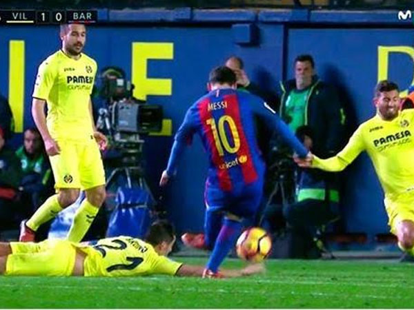 Ầm ĩ Real mua trọng tài, loại Barca để vô địch La Liga