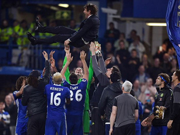 Chelsea mừng chức vô địch bằng cuộc rượt đuổi với bảy bàn thắng
