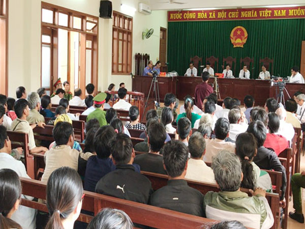Quảng Ngãi: "Choáng" với số người phải hầu tòa trong vụ án Đăkdrinh