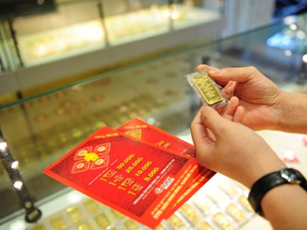 Giá vàng bật tăng khi USD suy yếu