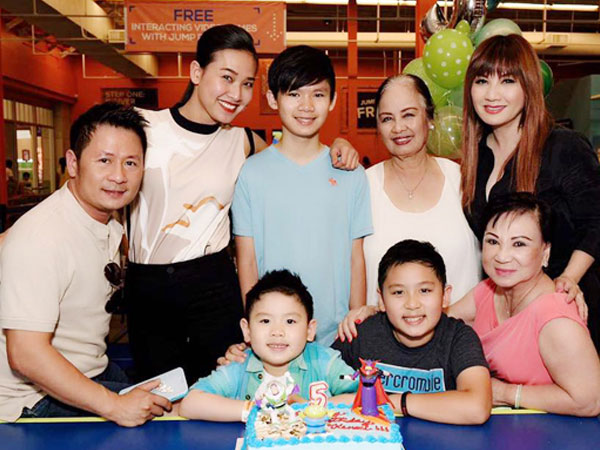 Hiếm có người đàn ông nào của showbiz đặc biệt như Bằng Kiều