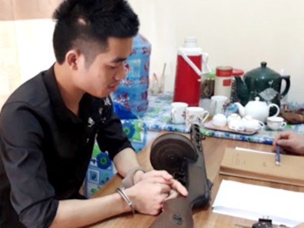 Thanh niên 18 tuổi "bắt cóc" đối thủ, dí súng bắn vào đầu