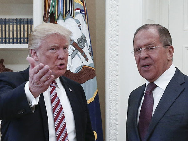 Trump có bị luận tội khi tiết lộ tin tình báo với Nga?
