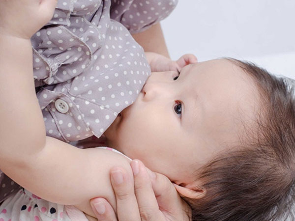 Cách cai sữa cho con "một phát ăn ngay", sau 2 ngày bé không đòi ti nữa