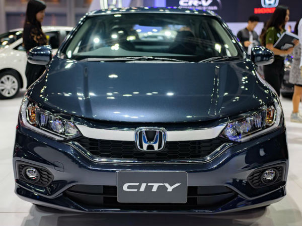 Giá chỉ 300 triệu đồng, Honda City 2017 "cháy hàng"
