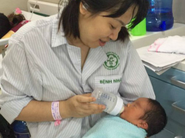 Giây phút làm mẹ sau 11 năm bán nhà, 6 lần thụ tinh nhân tạo