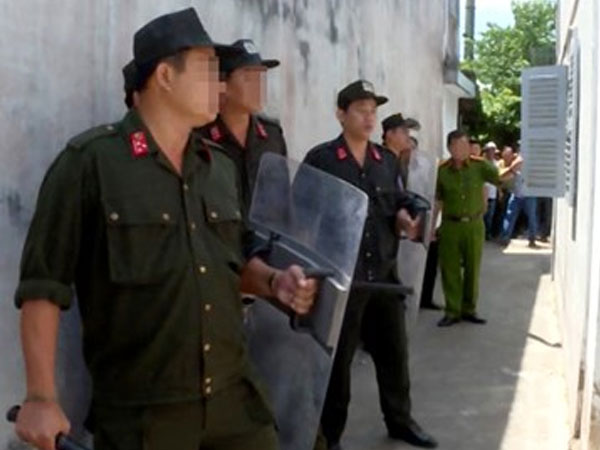 Hòa Bình: Bí thư thị trấn bị đâm nhiều nhát, gục tại cơ quan