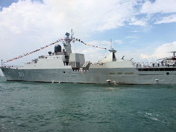 Ngắm dàn chiến hạm “khủng” duyệt binh cùng tàu Đinh Tiên Hoàng