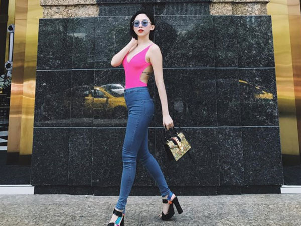 Sao Việt quay lại với mốt quần skinny khoe chân dài thẳng tắp