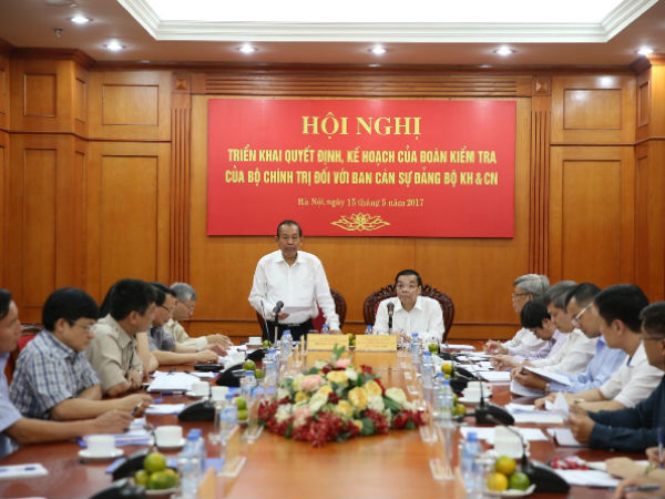 Tại sao Bộ Chính trị thành lập 5 đoàn kiểm tra công tác cán bộ?