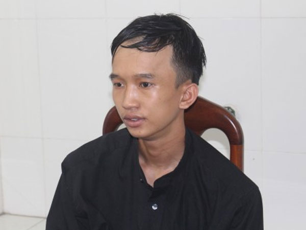 Bị từ chối nối lại tình cảm, phi công trẻ trút "mưa dao" vào bạn gái