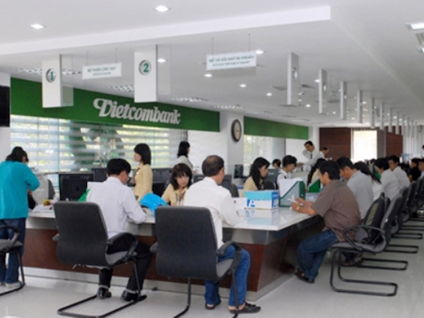 Chủ thẻ mất tiền được Vietcombank tạm ứng 30 triệu đồng